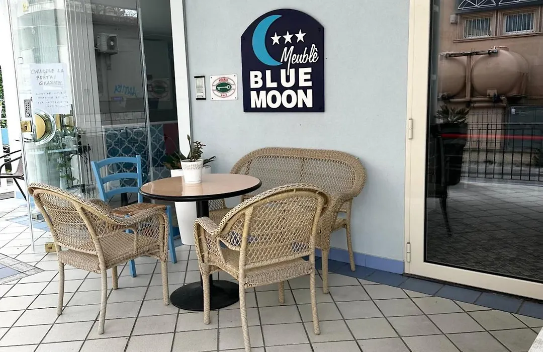Hotel Blue Moon-1